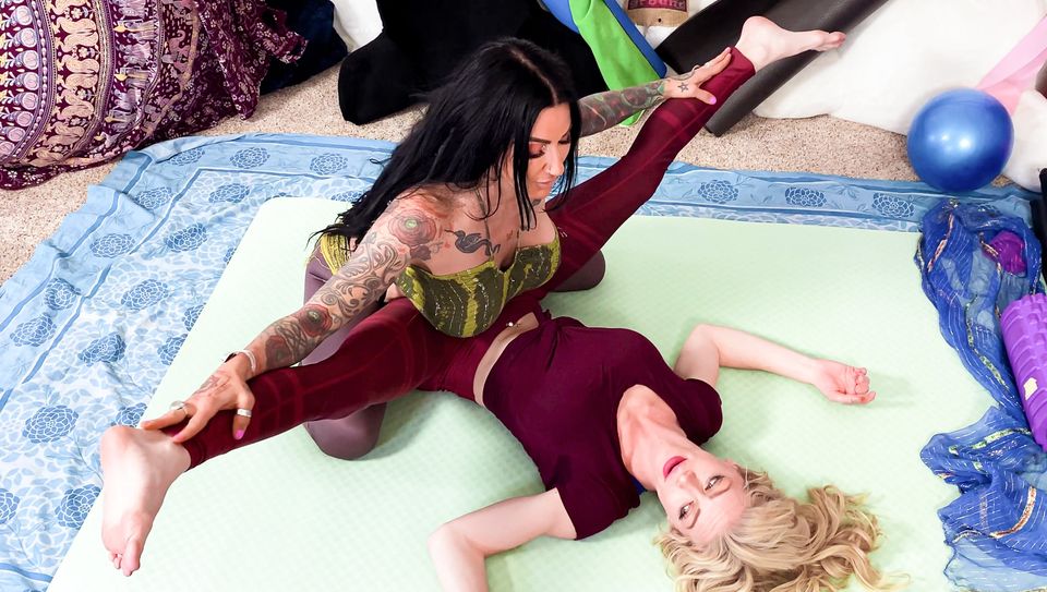 [Girlsway] Jenevieve Hexxx, Serene Siren (Cunnilini Yoga / 01.31.2021)