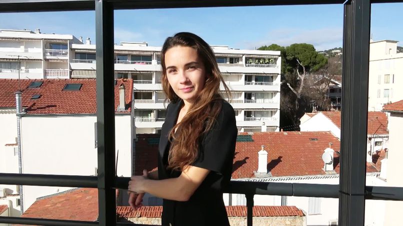 [JacquieetMichelTV] Natalia (Natalia, 19, enters the lion cage / 02.28.2021)