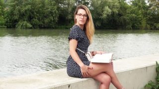 [JacquieetMichelTV] Melanie (Mélanie’s reading plan falls apart / 11.03.2021)