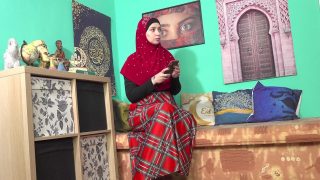 [SexWithMuslims] Darsi Devil (He found her dildo / 02.25.2022)