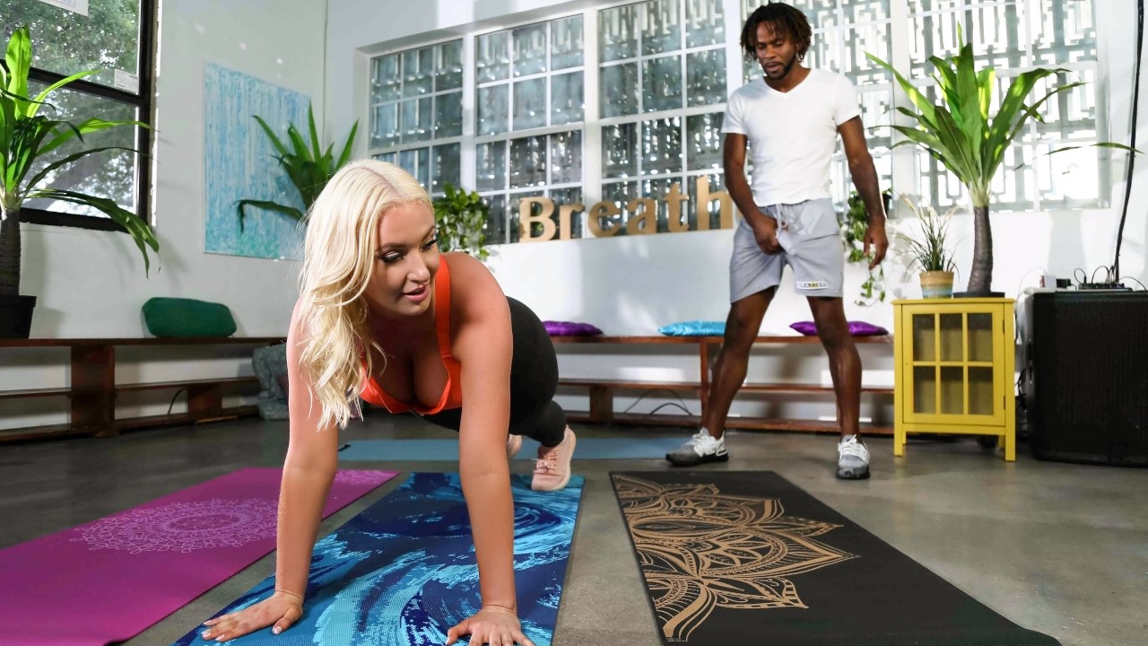 [BrazzersExxtra] Kate Dee (Working Out Kate / 03.22.2022)