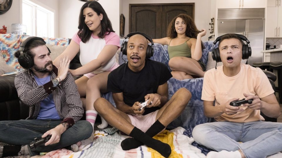 [HotGirlsGame] Willow Ryder, Sarah Arabic (Fucking With The Gamers / 07.04.2023)