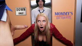 [MommysLittleMan] Vanessa Cage (Stuck and Double Teamed in the Elevator / 09.10.2024)